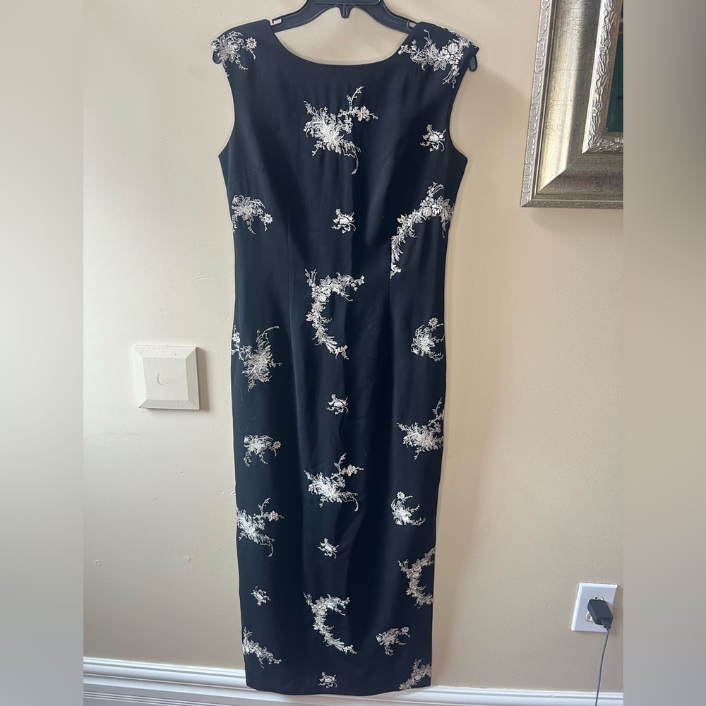 B. Moss Elegant Black and White Floral Dress 6